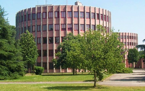 Secondo caso in due giorni: Istituto Cardano al quartiere Gallaratese evacuato per sospetta sostanza urticante