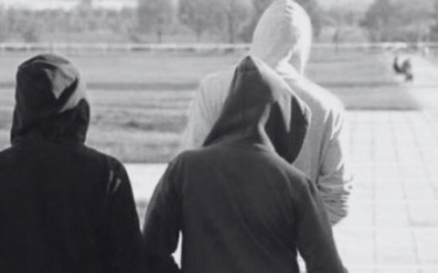 Baby gang sequestra, spoglia e rapina un 15enne in corso Buenos Aires: salvato grazie al padre