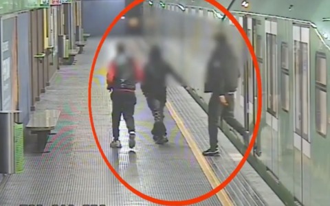 Strappavano collanine d’oro dal collo dei passeggeri in metropolitana, arrestata banda di ladri