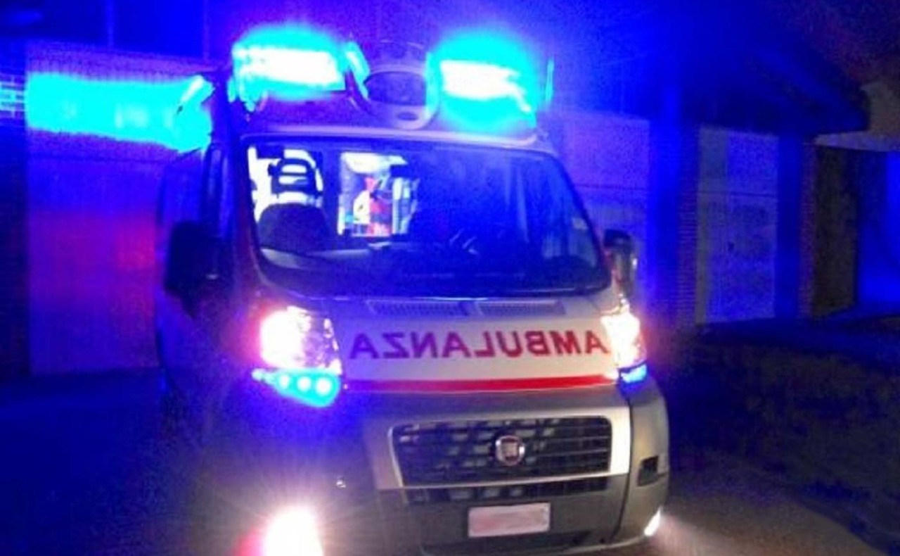 In un appartamento scoppia una lite furiosa tra due coppie e la domenica sera finisce nel sangue