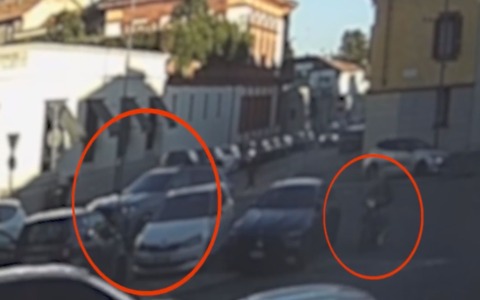 Rapina in Porta Vercellina, strappa orecchini con diamante a una donna che ha appena parcheggiato l’auto: arrestato un 59enne