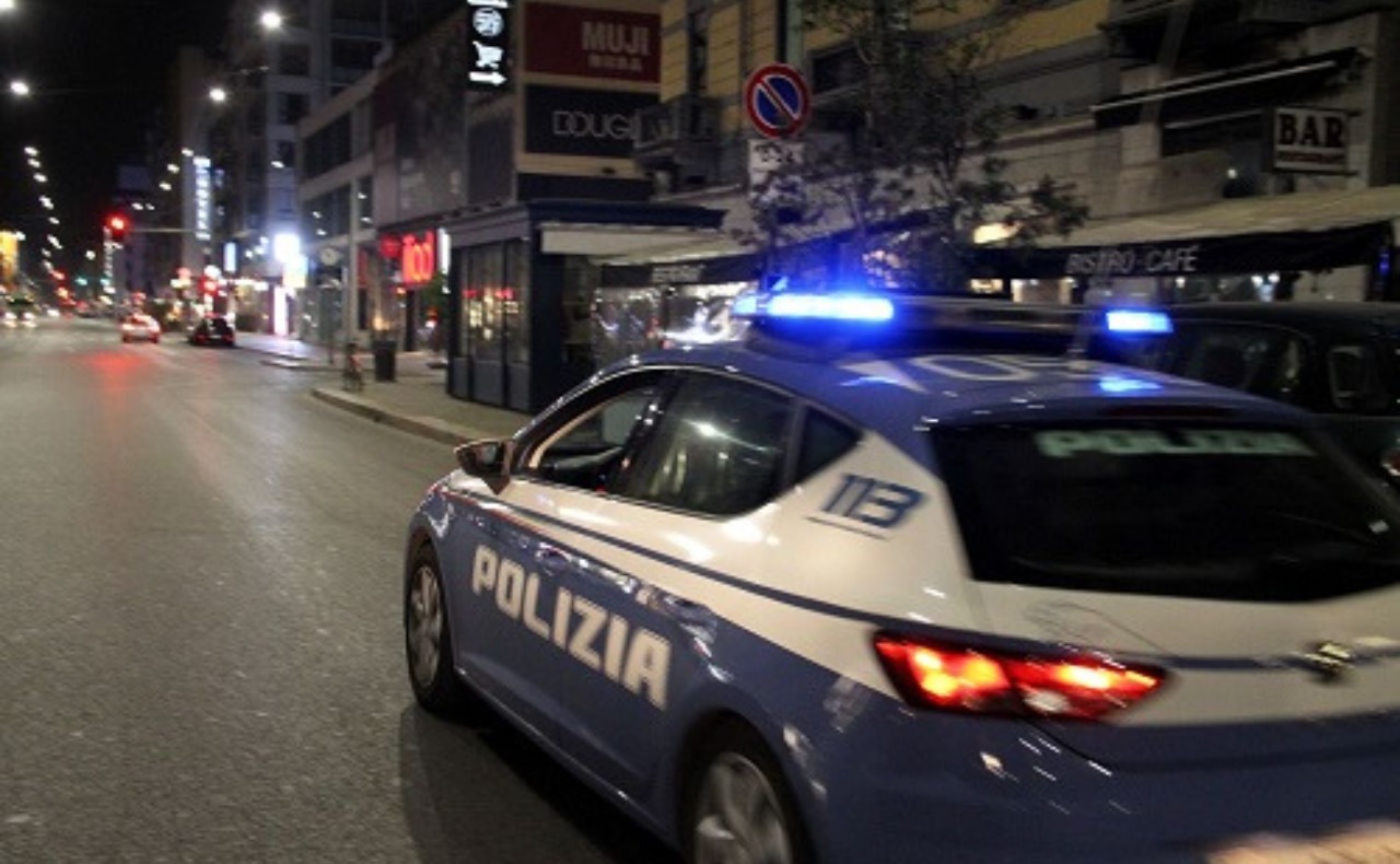 Rubano una borsa a dei turisti in hotel in corso Buenos Aires, arrestati due borseggiatori