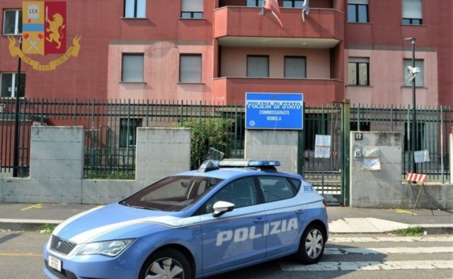 Rubano un’auto al Quartiere Gallaratese, poi fuggono fino a Sedriano: arrestati dopo colpi di pistola contro la polizia