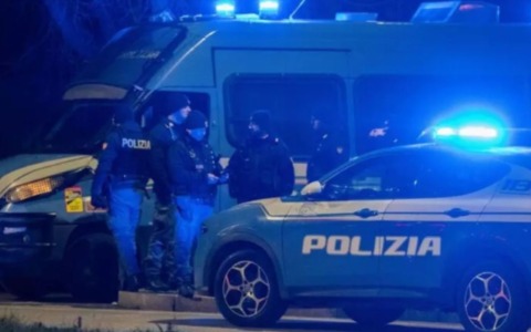Sparatoria a Rogoredo, l’agente di polizia che ha sparato davanti al pm: “Ho avuto molta paura, mi ha puntato l’arma”