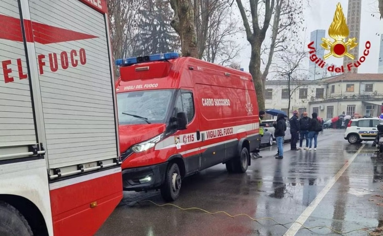 Fiamme nel padiglione 16 dell’ospedale Sacco, evacuati medici e pazienti