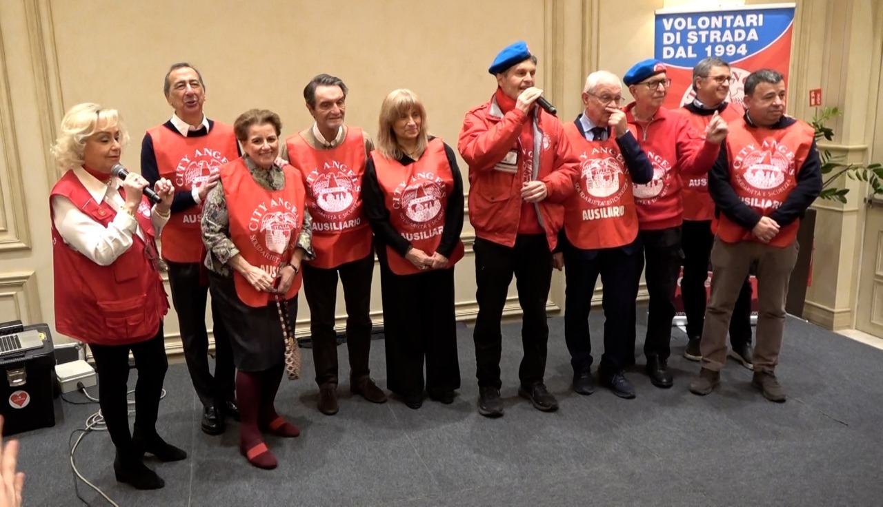 Politici e vip camerieri per un giorno alla Befana dei City Angels