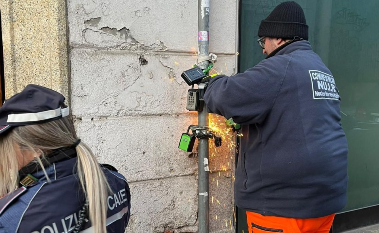 Affitti brevi a Milano, rimosse oltre 70 cassette portachiavi keybox, 40 erano nel Municipio 5