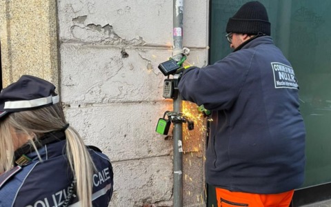 Affitti brevi a Milano, rimosse oltre 70 cassette portachiavi keybox, 40 erano nel Municipio 5