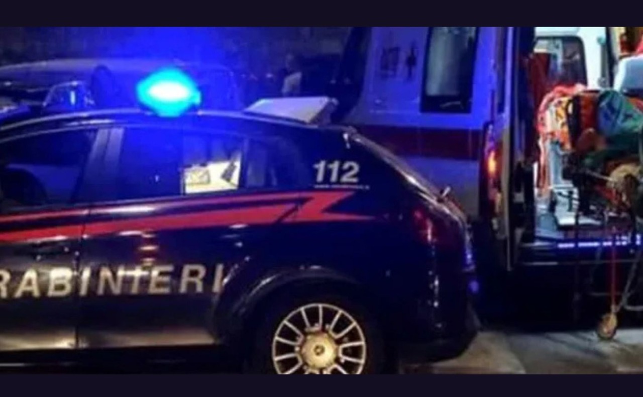 Un uomo di 70 anni trovato morto con segni di coltellate in una casa di Rozzano