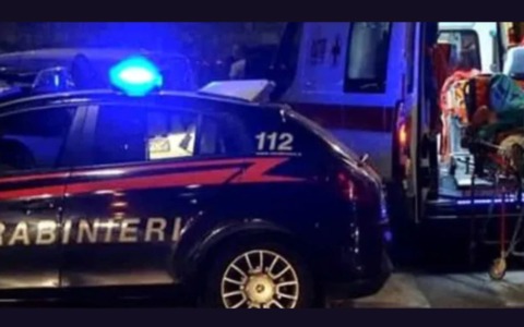 Un uomo di 70 anni trovato morto con segni di coltellate in una casa di Rozzano