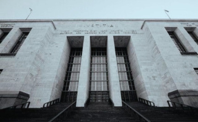 Allarme bomba a Milano: tribunale evacuato dopo segnalazioni al 112