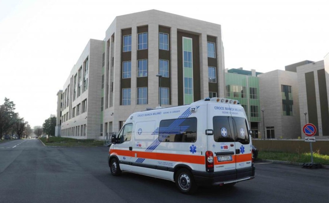 Tragico scontro tra moto e minicar in zona Lambrate, morto il centauro di 53 anni