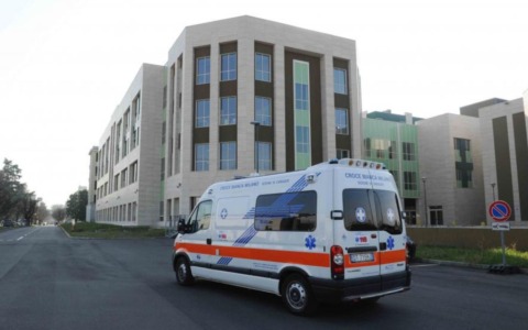 Tragico scontro tra moto e minicar in zona Lambrate, morto il centauro di 53 anni