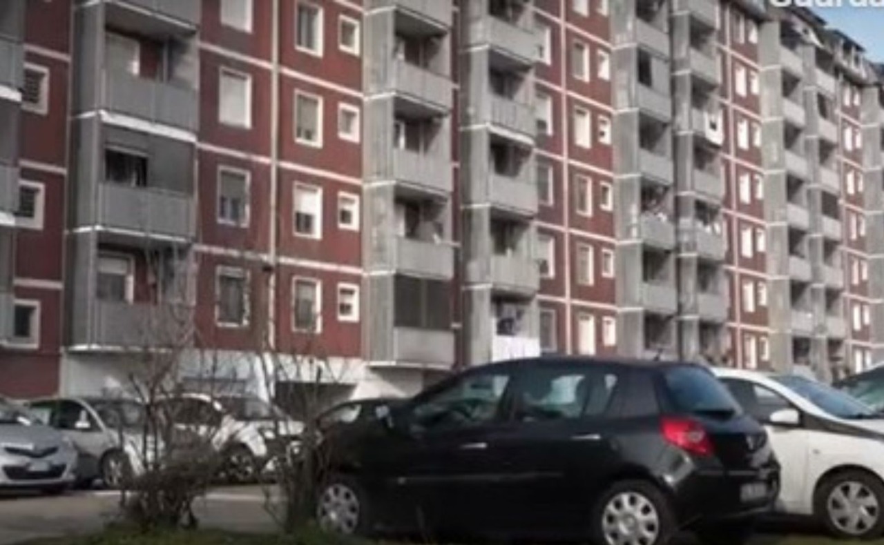 Dramma nella notte alla Barona, Marianna Pietropolli cade dal quarto piano: si era appesa alla grondaia per salvarsi