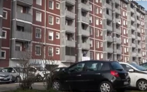 Dramma nella notte alla Barona, Marianna Pietropolli cade dal quarto piano: si era appesa alla grondaia per salvarsi