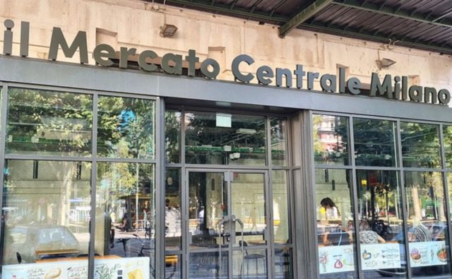 Blatte e gravi carenze igieniche: sospese 17 attività al Mercato Centrale