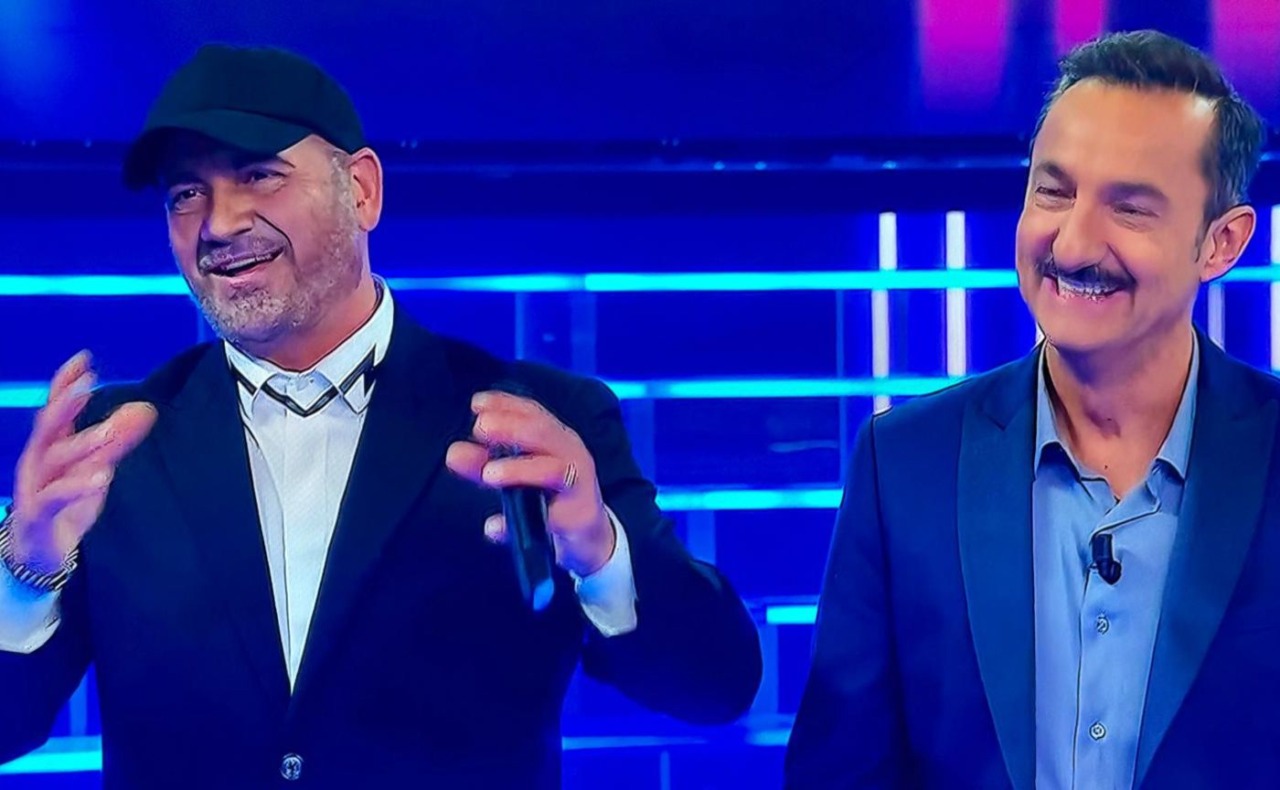 Di giorno impasta e sforna pane, di sera è Eros Ramazzotti sul palco di “Tale e Quale Show”