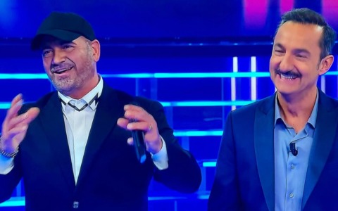 Di giorno impasta e sforna pane, di sera è Eros Ramazzotti sul palco di “Tale e Quale Show”