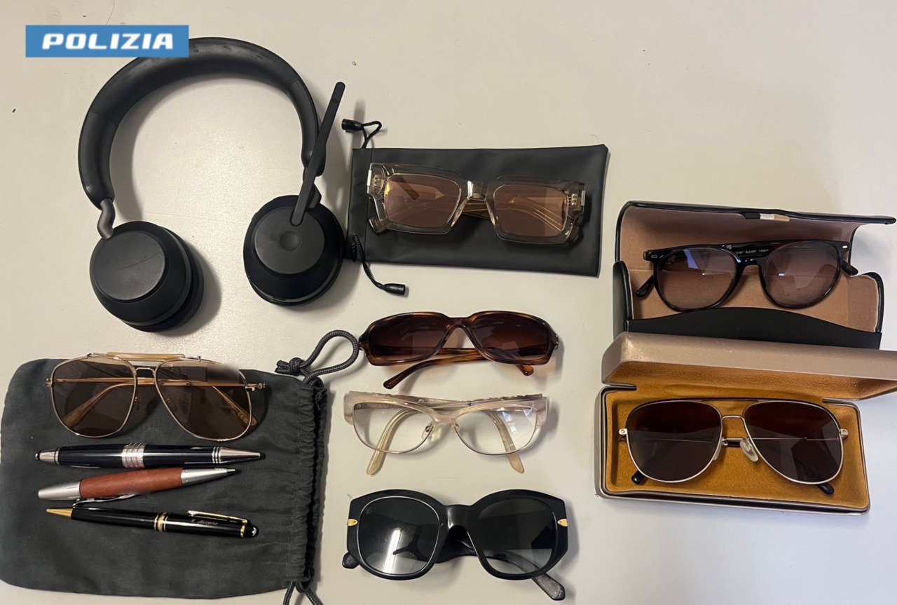 Ricettazione a Milano, in camera d’albergo nascondeva telefoni e borse di marca