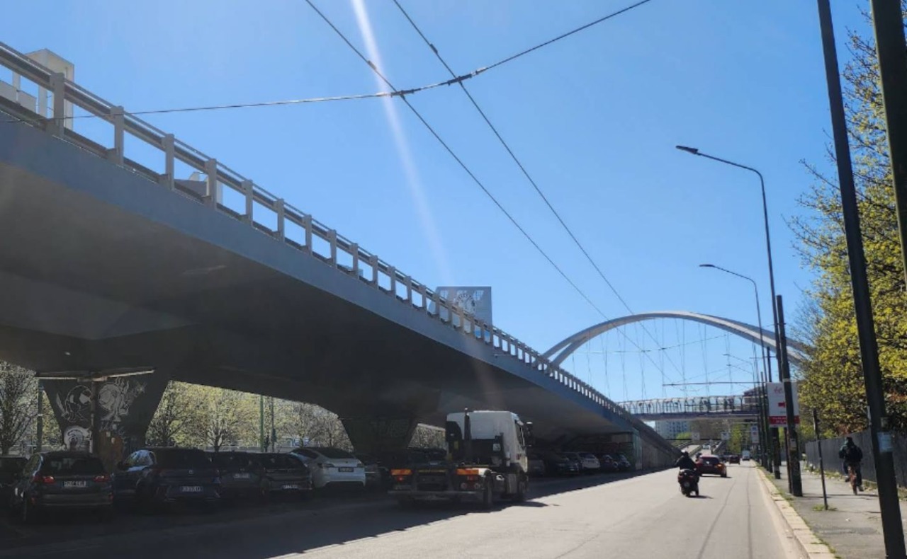 Trovato morto sotto il cavalcavia Adriano Bacula l’ennesimo senzatetto: è il settimo da inizio anno