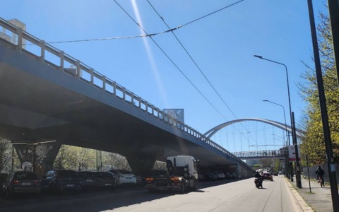 Trovato morto sotto il cavalcavia Adriano Bacula l’ennesimo senzatetto: è il settimo da inizio anno