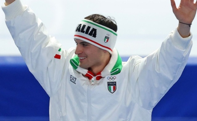 Il milanese Riccardo Lorello sul podio olimpico a Rho: bronzo nel pattinaggio di velocità
