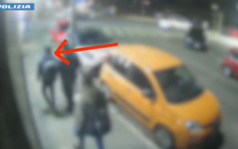 Rapinarono uno zaino con 10mila euro a titolare di un’agenzia viaggi: tre arresti, è caccia a un quarto rapinatore