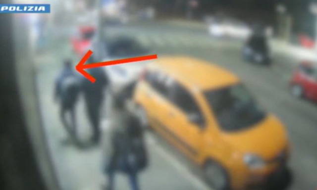 Rapinarono uno zaino con 10mila euro a titolare di un’agenzia viaggi: tre arresti, è caccia a un quarto rapinatore