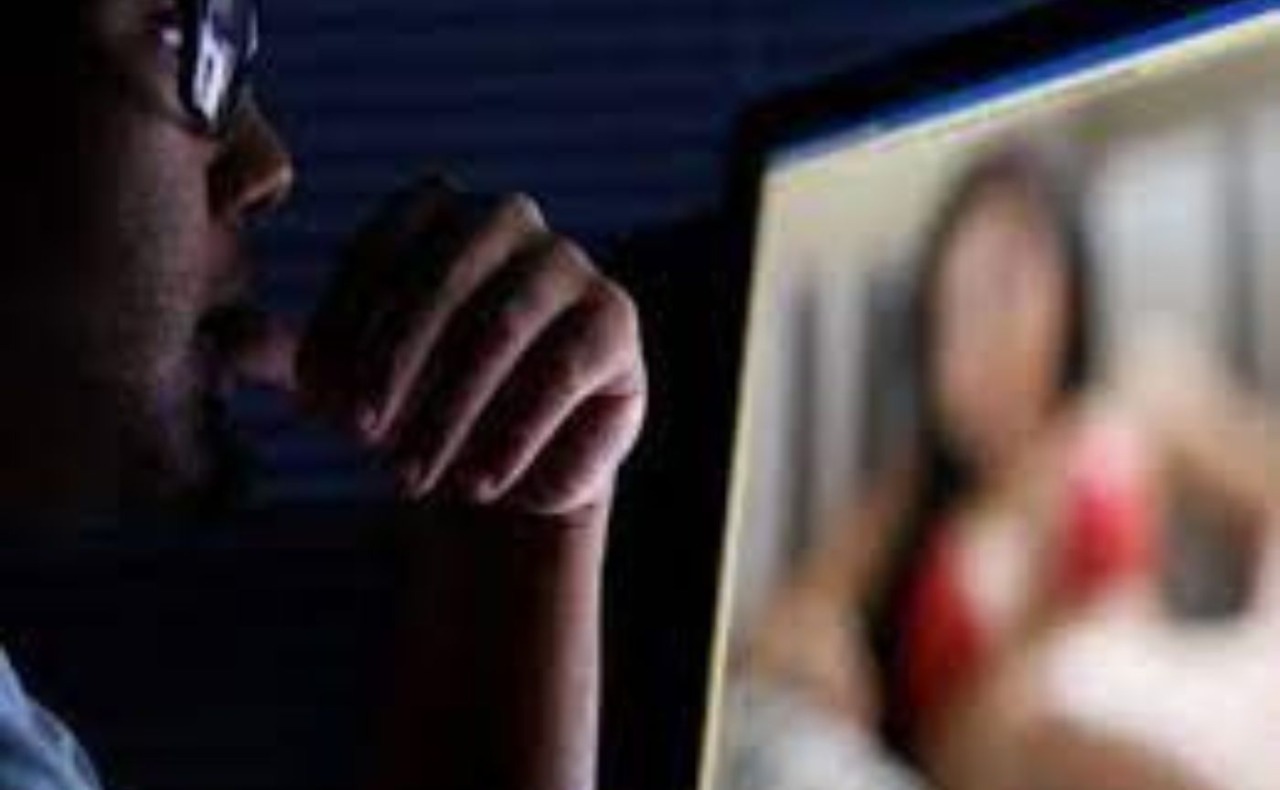 Estorsione sessuale a un uomo di 50anni: arrestata 35enne per ricatti sessuali e autoriciclaggio