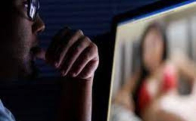 Estorsione sessuale a un uomo di 50anni: arrestata 35enne per ricatti sessuali e autoriciclaggio