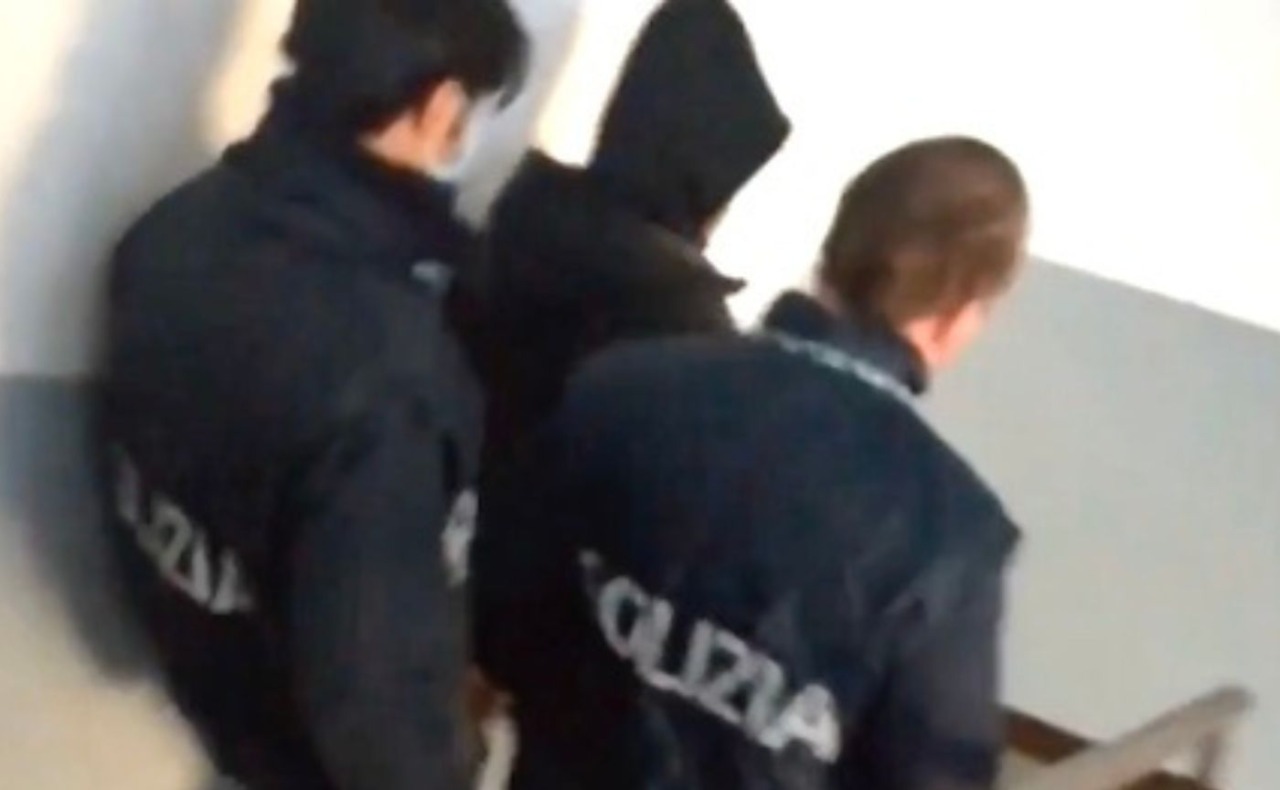 Lite per la droga finisce nel sangue: 18enne arrestato per tentato omicidio