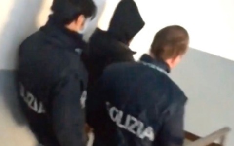 Lite per la droga finisce nel sangue: 18enne arrestato per tentato omicidio