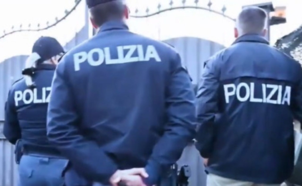 Spaccio di cocaina, hashish e marijuana: 4 arresti, sequestrati 12 chili di droga e più di 77mila euro