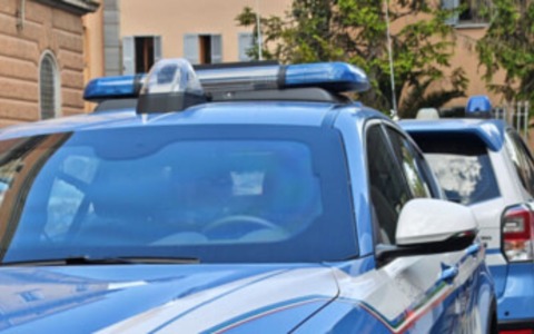 92enne spara in casa alla sua badante durante una lite: donna ferita gravemente all’addome