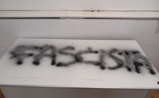 Danni per oltre cinquemila euro: vandalizzato il Circolo Culturale Meazza in via Lessona, Fidanza (FdI): “Clima d’odio fomentato dai cattivi maestri di sinistra”
