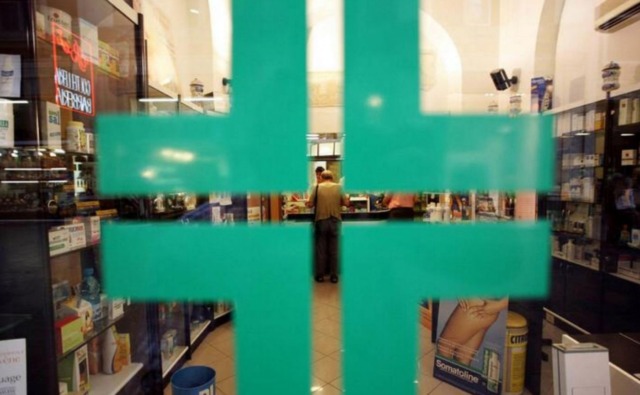 Quattro rapine a una farmacia del Quartiere Gallaratese e una a un fast food di viale Certosa: arrestato 38enne