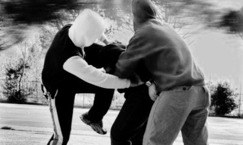 Minorenne portato in comunità per tentato omicidio: aveva accoltellato un 19enne in piazzale Arduino