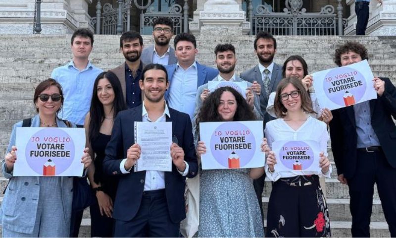 Voto fuori sede, la protesta di studenti e lavoratori che chiedono di poter votare per il referendum sulla giustizia del 22 e 23 marzo