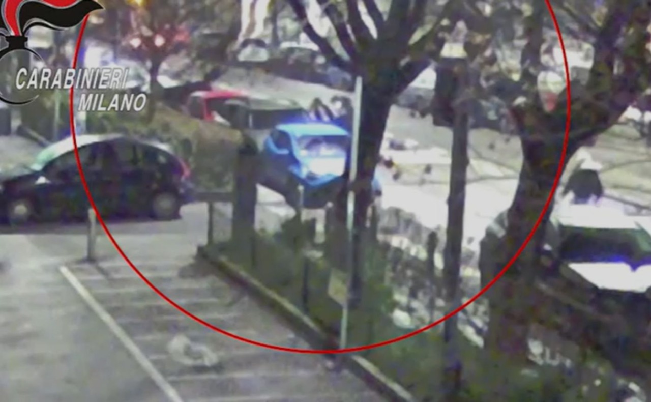 Violenta aggressione in Porta Romana: due ventenni accoltellati e picchiati. Quattro minorenni finiscono al Beccaria