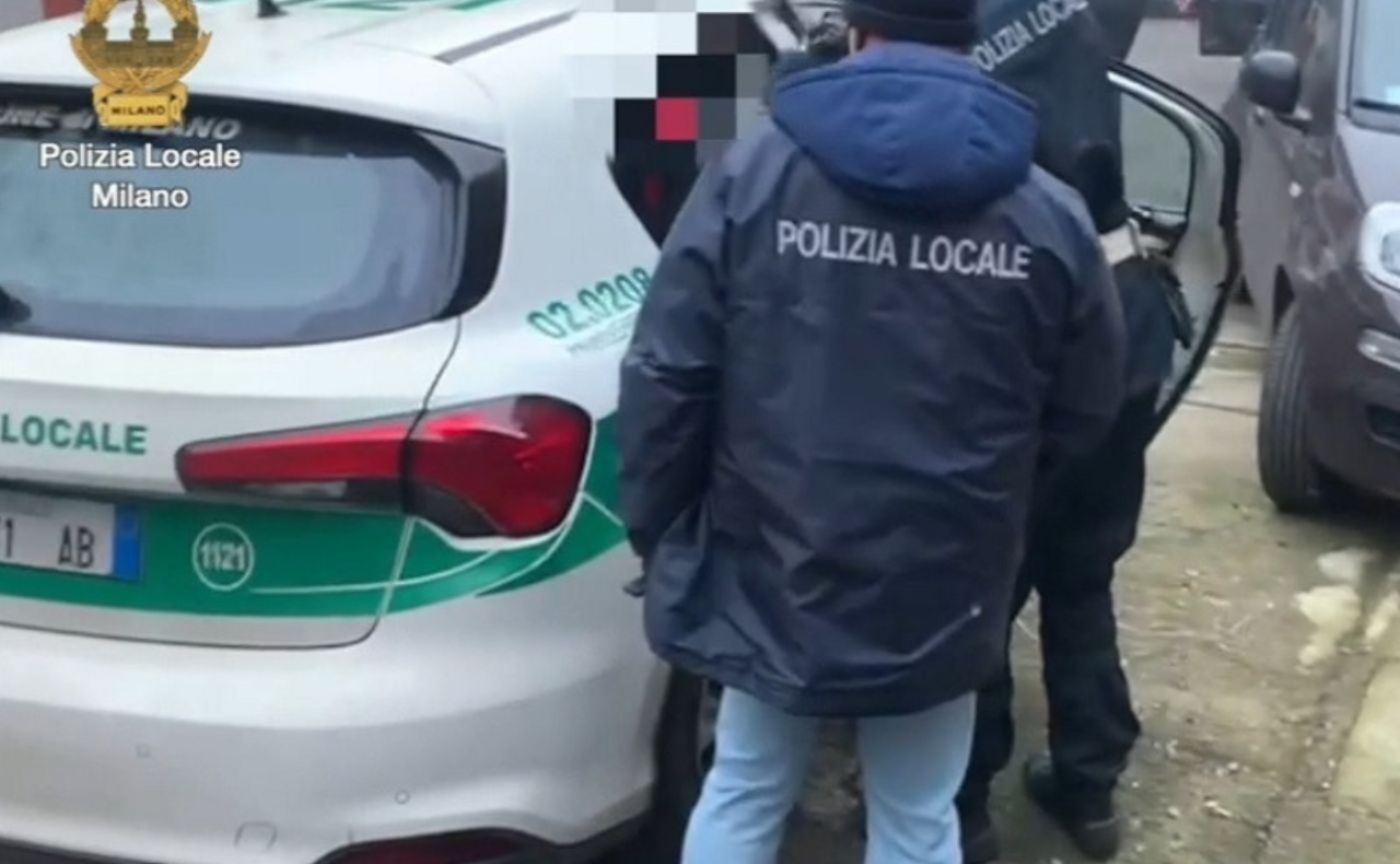 Rubano in un appartamento per 40mila euro in zona Lambrate: bloccati con la refurtiva rubata in una valigia