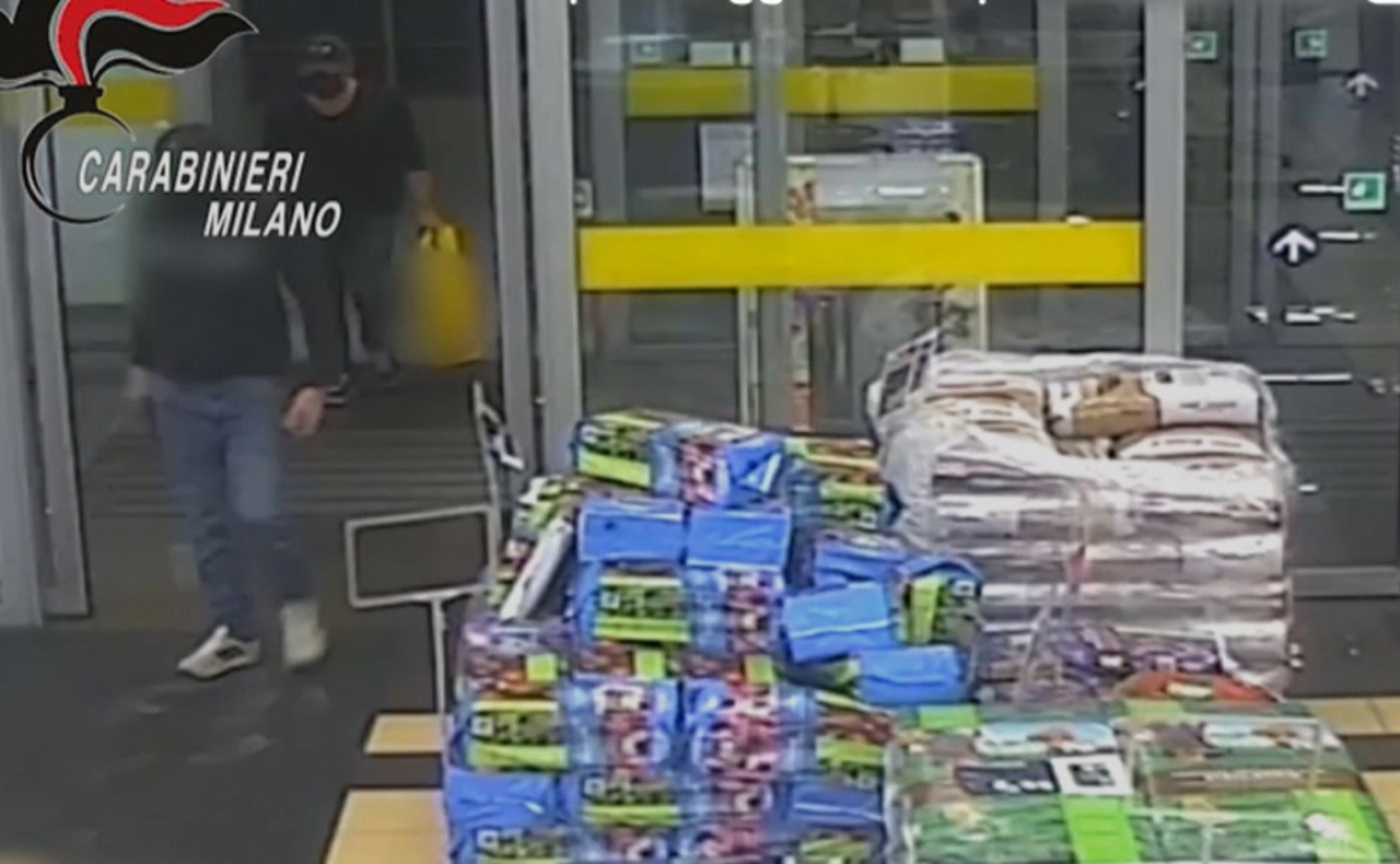 Hanno rapinato tre supermercati a mano armata in un pomeriggio nell’hinterland milanese: arrestato 41enne