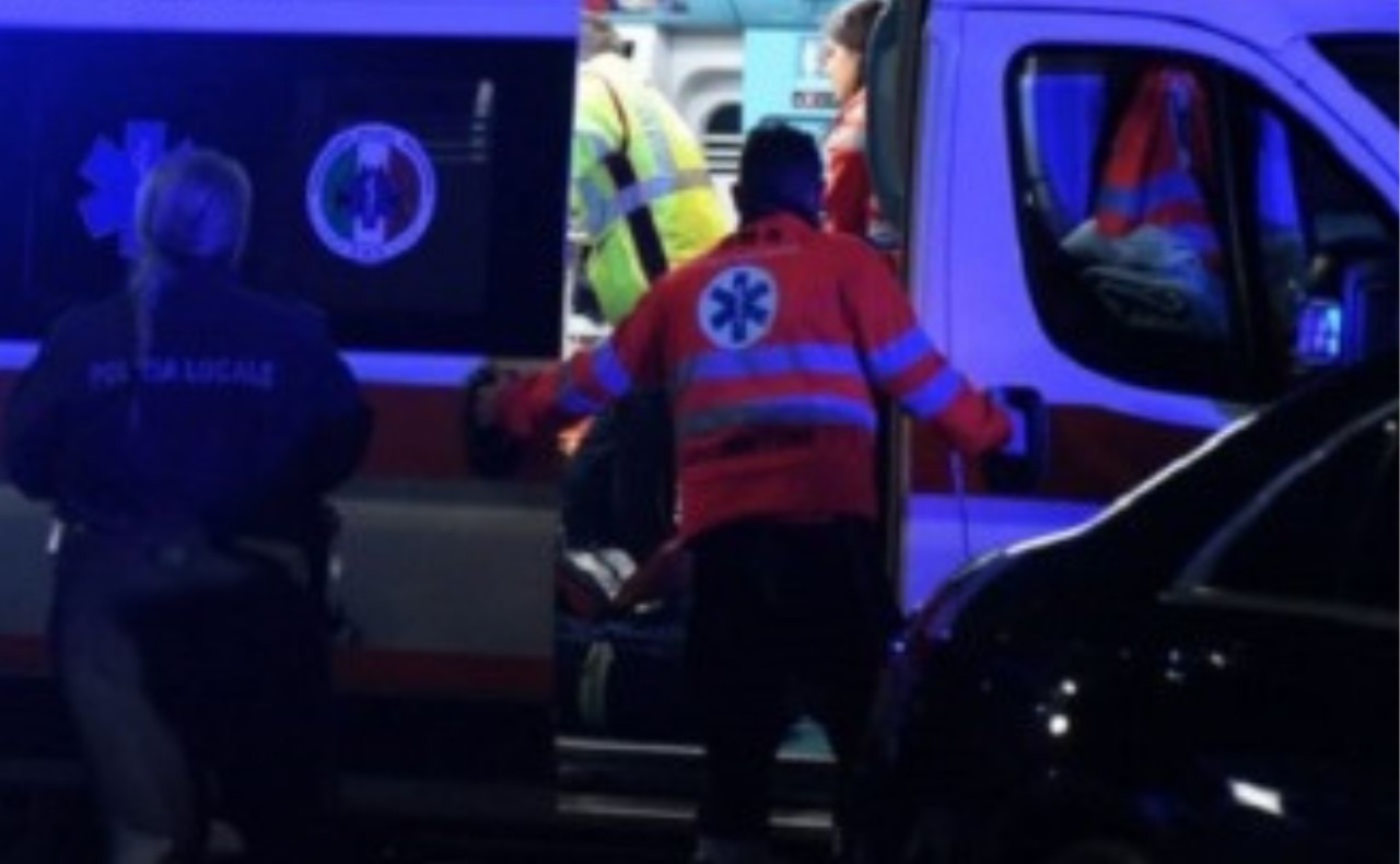 Violenta lite tra raider in piazza Oberdan finisce a coltellate: arrestato un pakistano di 29 anni e portato a San Vittore