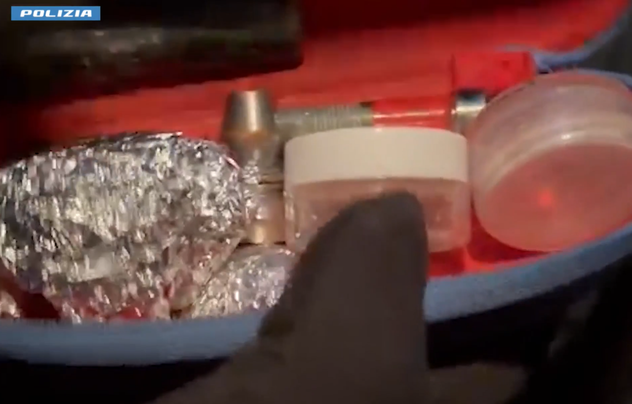 Spaccio a Rogoredo, arrestato un 41enne: nascondeva la droga nell’auto