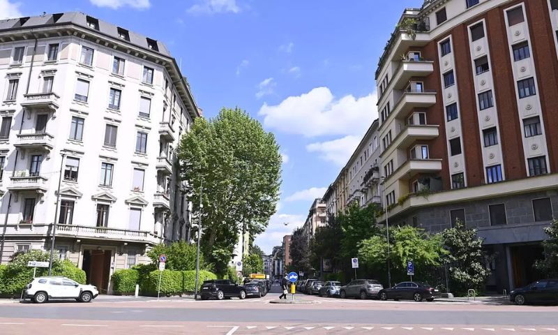 Parte la riqualificazione di piazza Arnoldo Mondadori: più verde, marciapiedi ampliati e attraversamenti pedonali in sicurezza