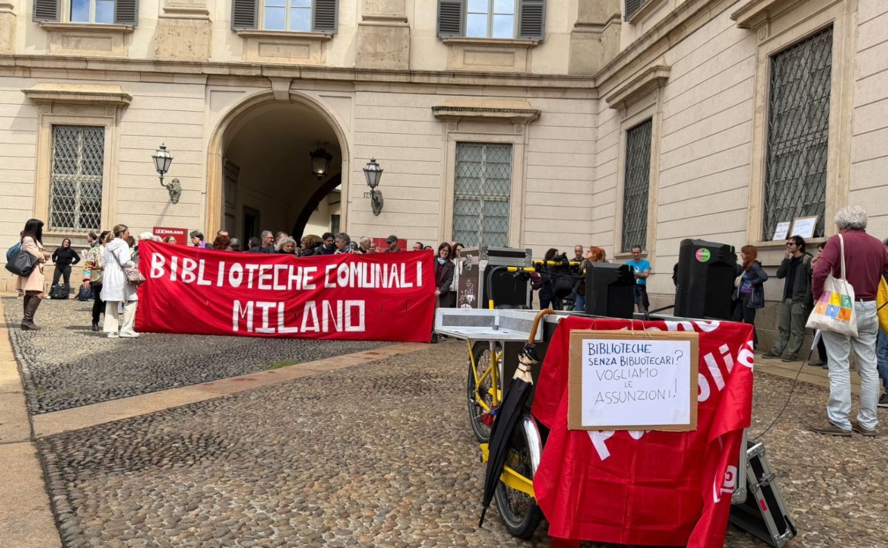 Bibliotecari in presidio davanti al Comune: “Chiarezza su personale e futuro delle biblioteche storiche”