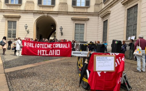 Bibliotecari in presidio davanti al Comune: “Chiarezza su personale e futuro delle biblioteche storiche”