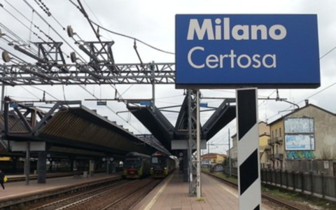 Una banda di 10 persone lo circondano e lo accoltellano in stazione a Milano Certosa: 22enne muore nella notte in ospedale