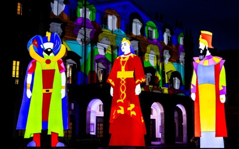 Installazione Note di Luce al Teatro alla Scala con Marco Lodola e Banco dell’energia