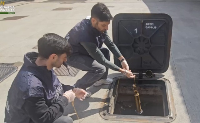 Maxi sequestro di 20mila litri di gasolio alterato nel Milanese: denunciato gestore di una stazione di rifornimento