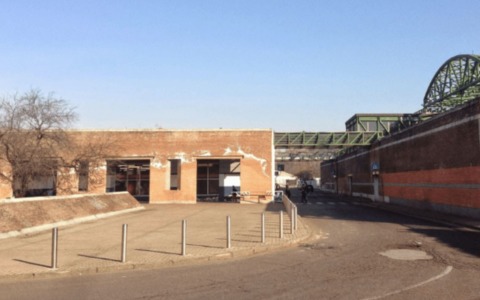 Violenza sessuale al terminal dei bus di Lampugnano, arrestato 26enne